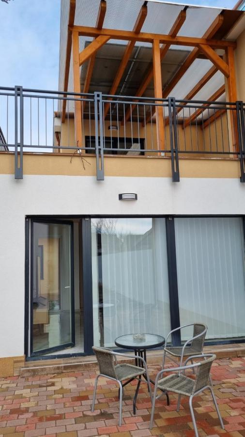 Appartement Sarkcsillag Teljes Csaladihaz- Star Complete Family House à Szeged Extérieur photo