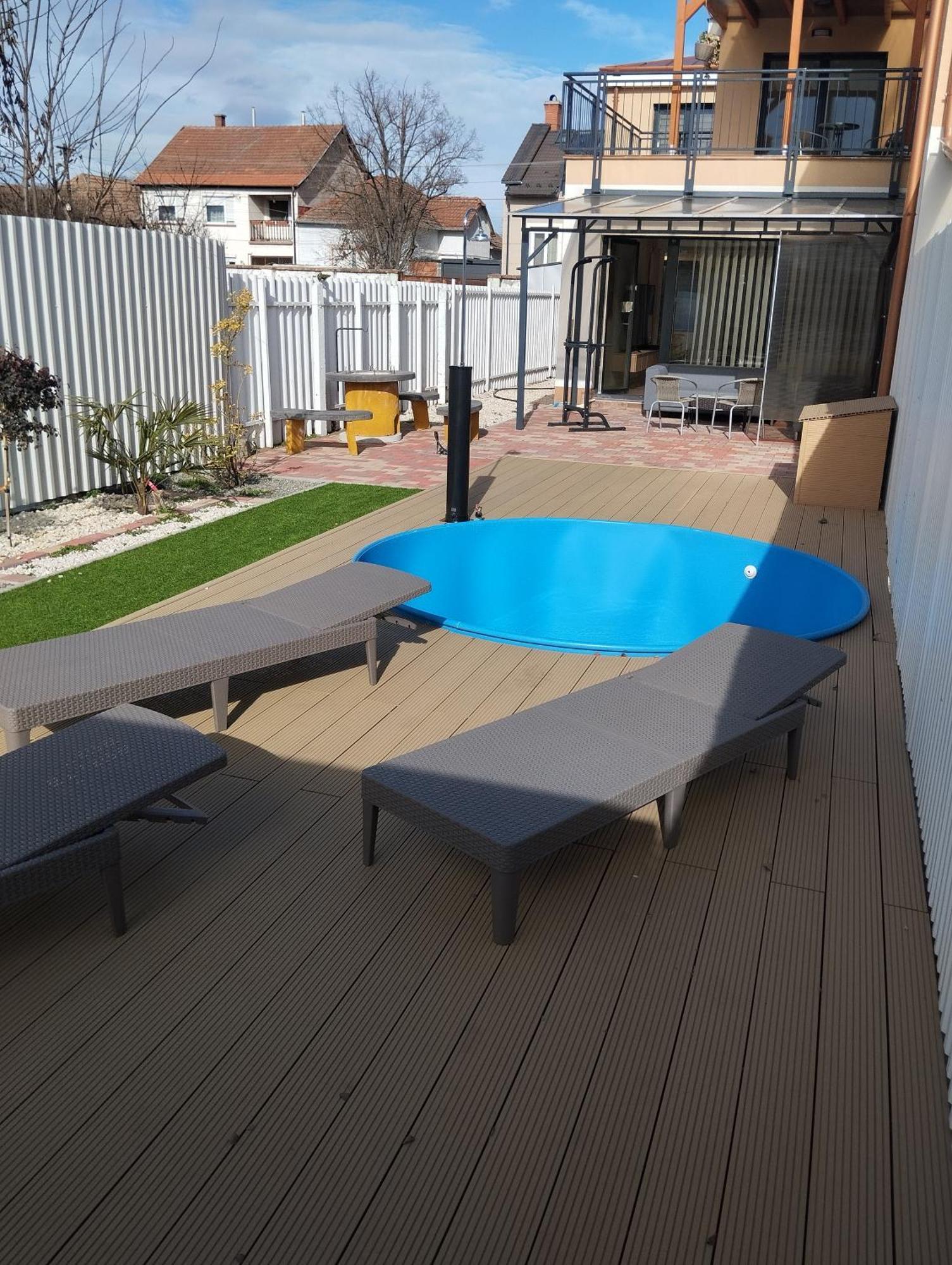 Appartement Sarkcsillag Teljes Csaladihaz- Star Complete Family House à Szeged Extérieur photo